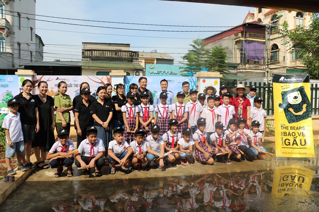 Khởi[-]động[-]trồng[-]các[-]cây[-]thảo[-]dược[-]thay[-]thế[-]mật[-]gấu[-]tại[-]vườn[-]sinh[-]học[-]nhà[-]trường